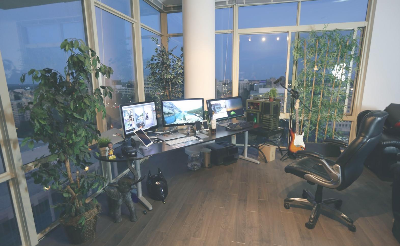 Economic calendar analysis workspace with multiple screens